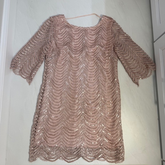 GIANNI BINl Dresses & Skirts - GIANNI BINl Rose Gold Sequin Wavy Lace Shift Dress‎ Size L Cocktail Party